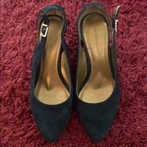 BCBG LOW WEDGES